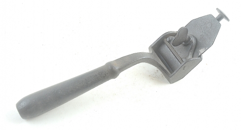 Scraper/plane with Gage-style cutter adjustment