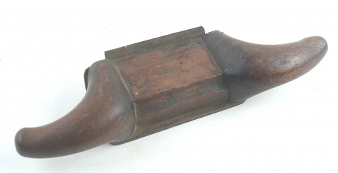 Ram's horn scraper with cast iron blade holder