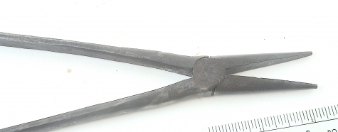 Long-needle scrolling forge tongs